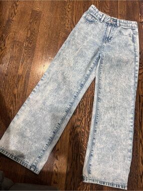 Light Wash  Straight-Leg Jeans With bows